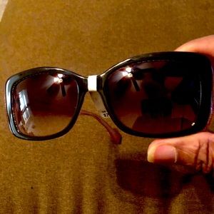 Fendi Women’s Logo gold hardware Sunglasses w/case